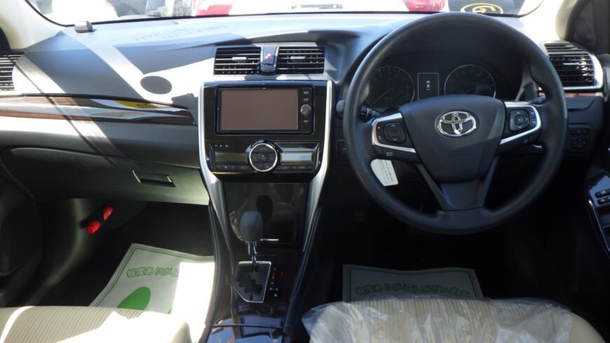 TOYOTA PREMIO FL BEIGE INT PEARL 2017