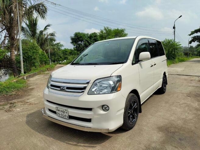 Toyota Noah X 2005 Model For Sale in Dhaka